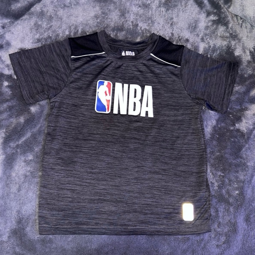Small boys size 8 NBA sports t-shirt perfect condition children’s t-shirt